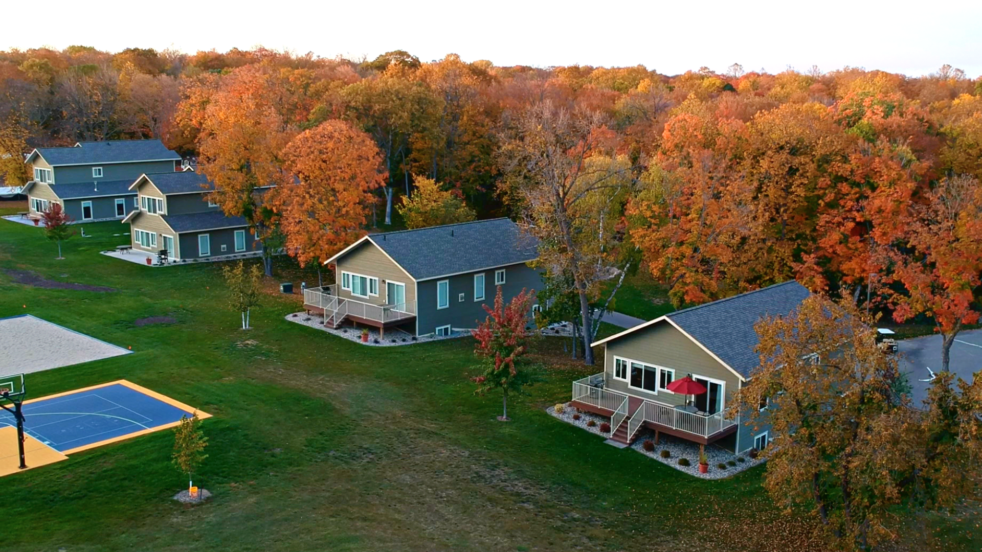 east silent resort fall vacation homes 2.png