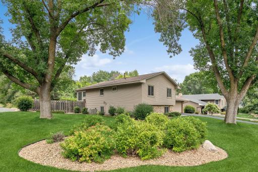 Well-maintained plus a home warranty and only available due to snowbirding full-time. Great location near parks, schools, medical facilities, Burnsville Center area and easy access to 35E/35W.
