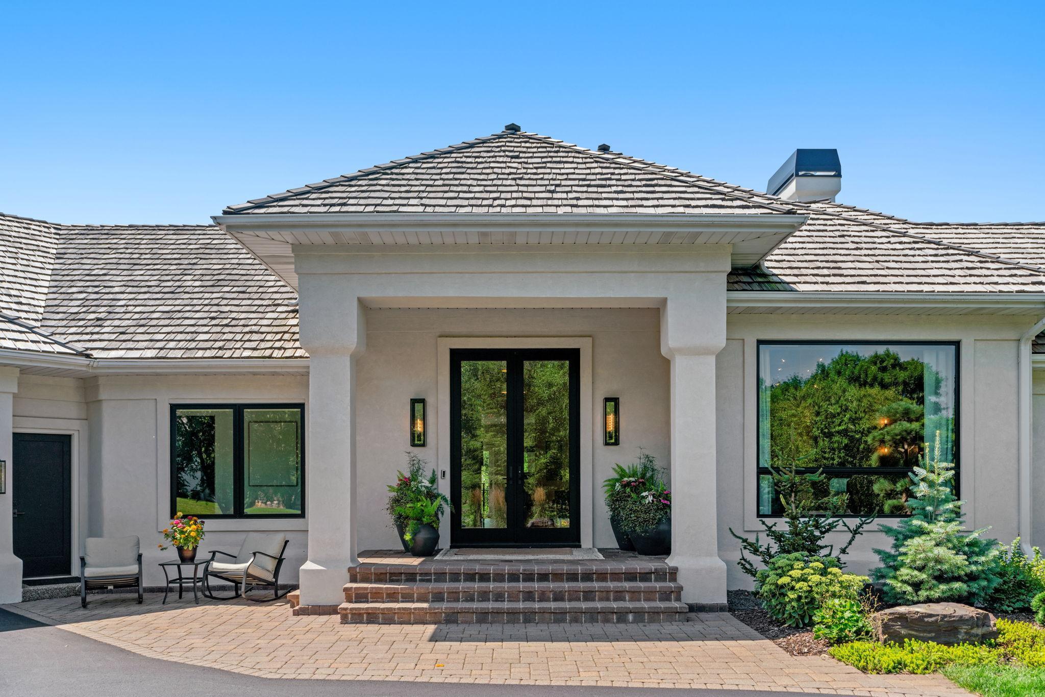 5-web-or-mls-2725 Cabaline Trl-5.jpg