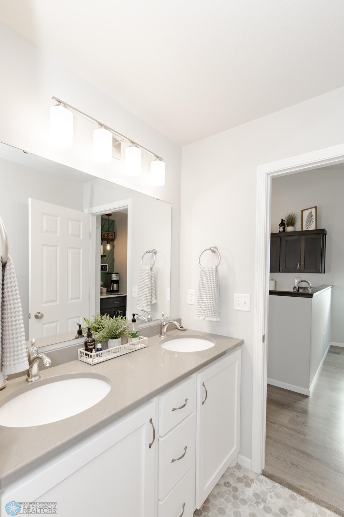 Bathroom 1 - Main