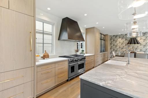 2847 E Lake Of The Isles Parkway, Minneapolis, MN 55408