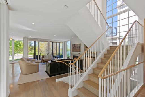 2847 E Lake Of The Isles Parkway, Minneapolis, MN 55408