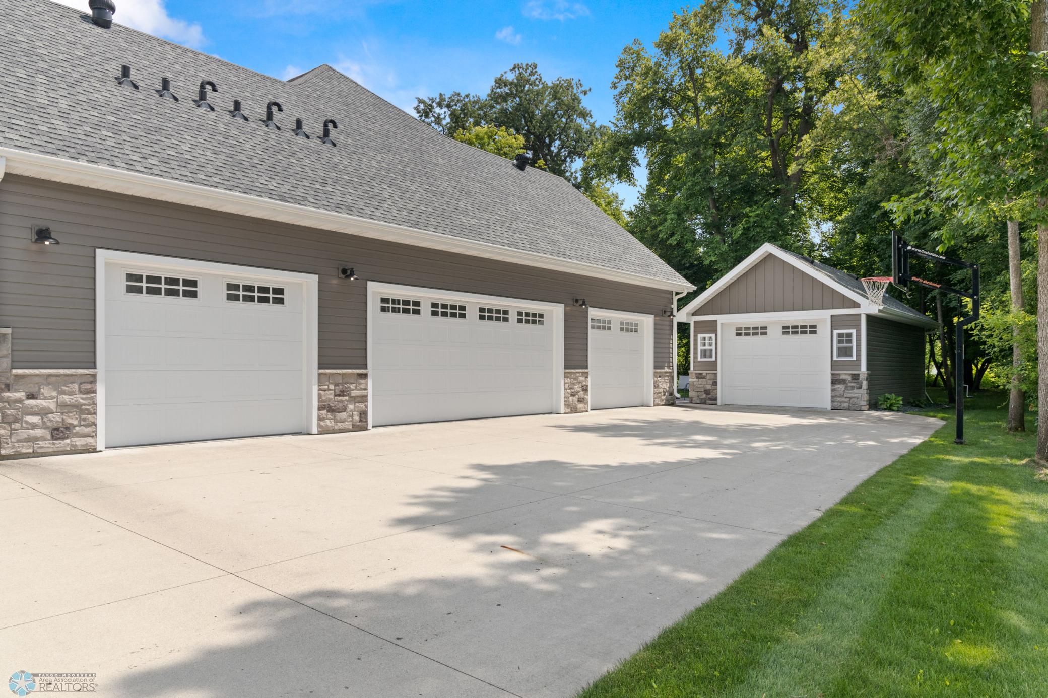 73 35th Ave E West Fargo