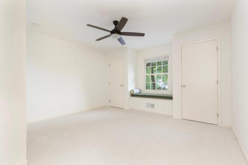 2204 Huntington Point Road E, Wayzata, MN 55391
