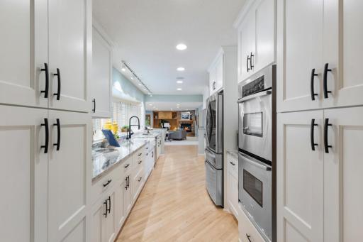 2204 Huntington Point Road E, Wayzata, MN 55391