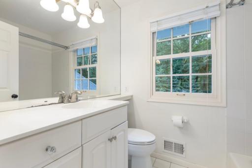 2204 Huntington Point Road E, Wayzata, MN 55391