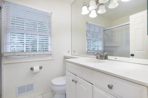 2204 Huntington Point Road E, Wayzata, MN 55391