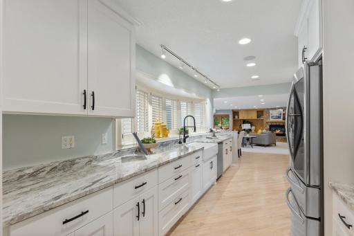 2204 Huntington Point Road E, Wayzata, MN 55391