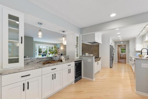 2204 Huntington Point Road E, Wayzata, MN 55391