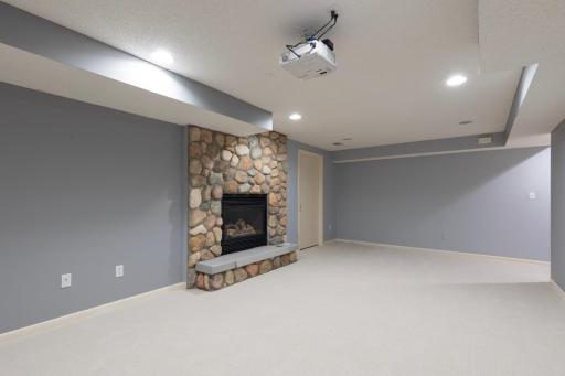 2204 Huntington Point Road E, Wayzata, MN 55391