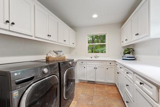 2204 Huntington Point Road E, Wayzata, MN 55391