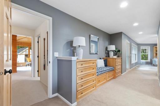 2204 Huntington Point Road E, Wayzata, MN 55391