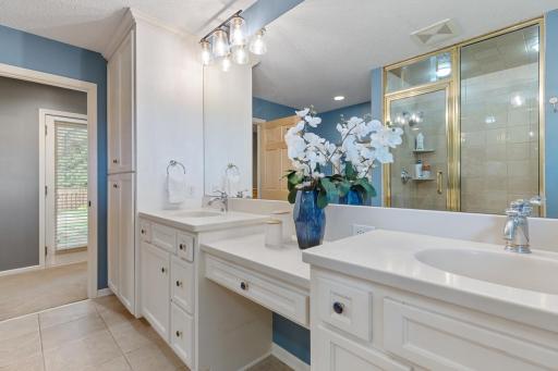 2204 Huntington Point Road E, Wayzata, MN 55391