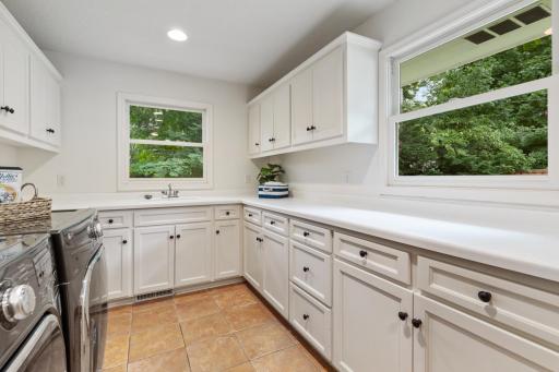 2204 Huntington Point Road E, Wayzata, MN 55391