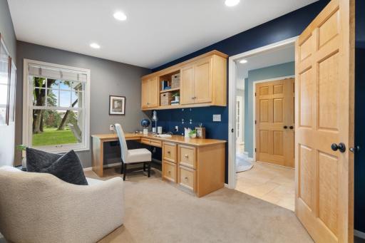2204 Huntington Point Road E, Wayzata, MN 55391