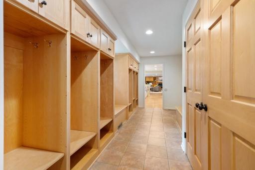 2204 Huntington Point Road E, Wayzata, MN 55391
