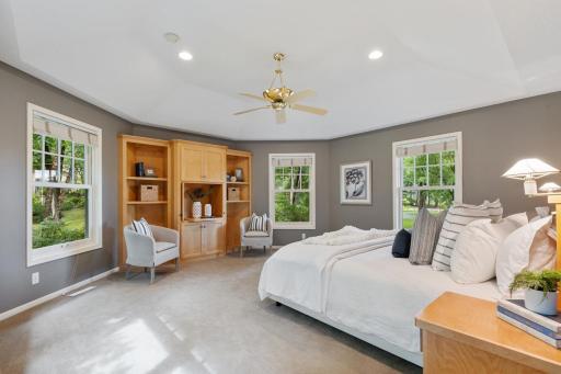 Spacious Primary Bedroom Suite - Main Floor