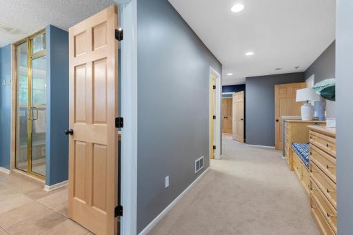 2204 Huntington Point Road E, Wayzata, MN 55391