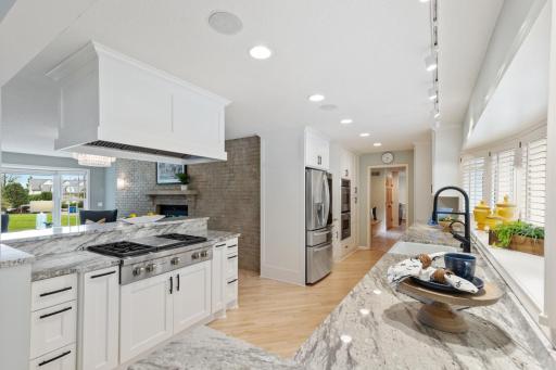 2204 Huntington Point Road E, Wayzata, MN 55391