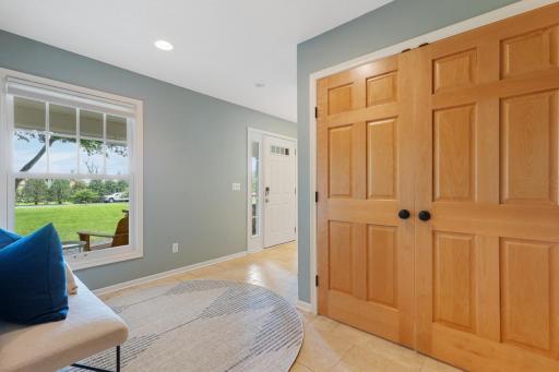2204 Huntington Point Road E, Wayzata, MN 55391