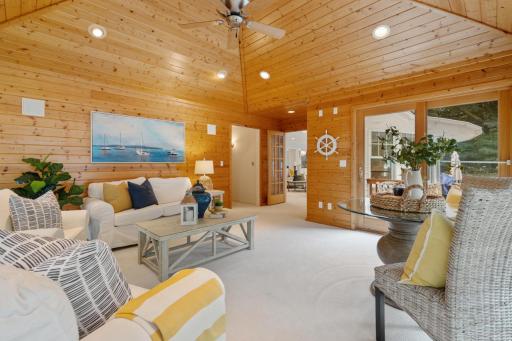 2204 Huntington Point Road E, Wayzata, MN 55391