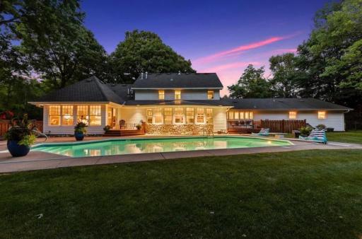 2204 Huntington Point Road E, Wayzata, MN 55391