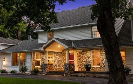 2204 Huntington Point Road E, Wayzata, MN 55391