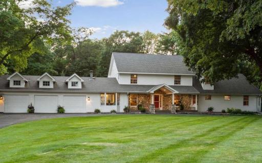 2204 Huntington Point Road E, Wayzata, MN 55391