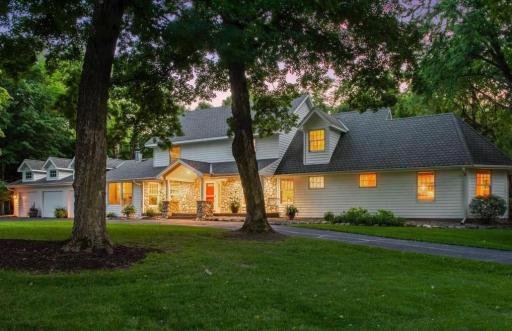 2204 Huntington Point Road E, Wayzata, MN 55391