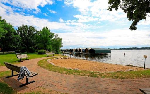 2204 Huntington Point Road E, Wayzata, MN 55391