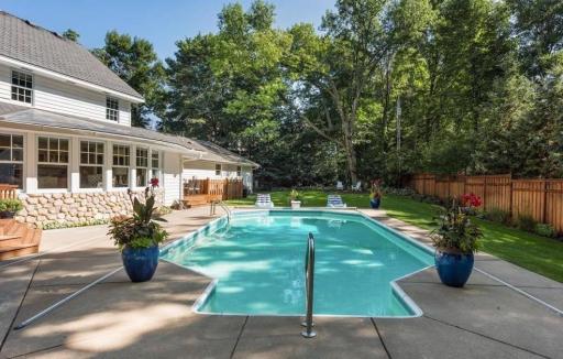 2204 Huntington Point Road E, Wayzata, MN 55391