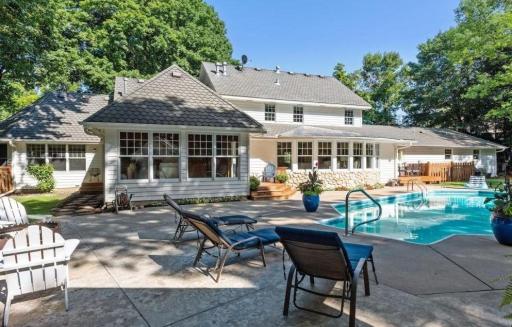 2204 Huntington Point Road E, Wayzata, MN 55391