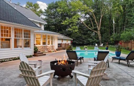 2204 Huntington Point Road E, Wayzata, MN 55391