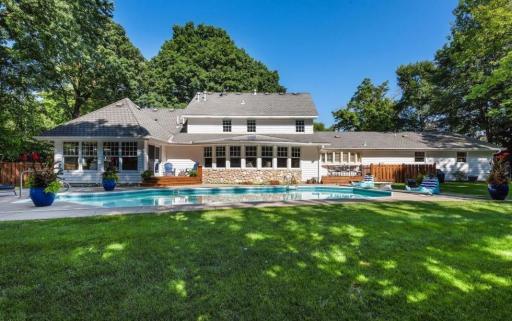 2204 Huntington Point Road E, Wayzata, MN 55391