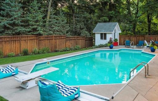 2204 Huntington Point Road E, Wayzata, MN 55391