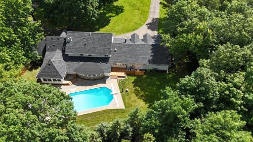 2204 Huntington Point Road E, Wayzata, MN 55391