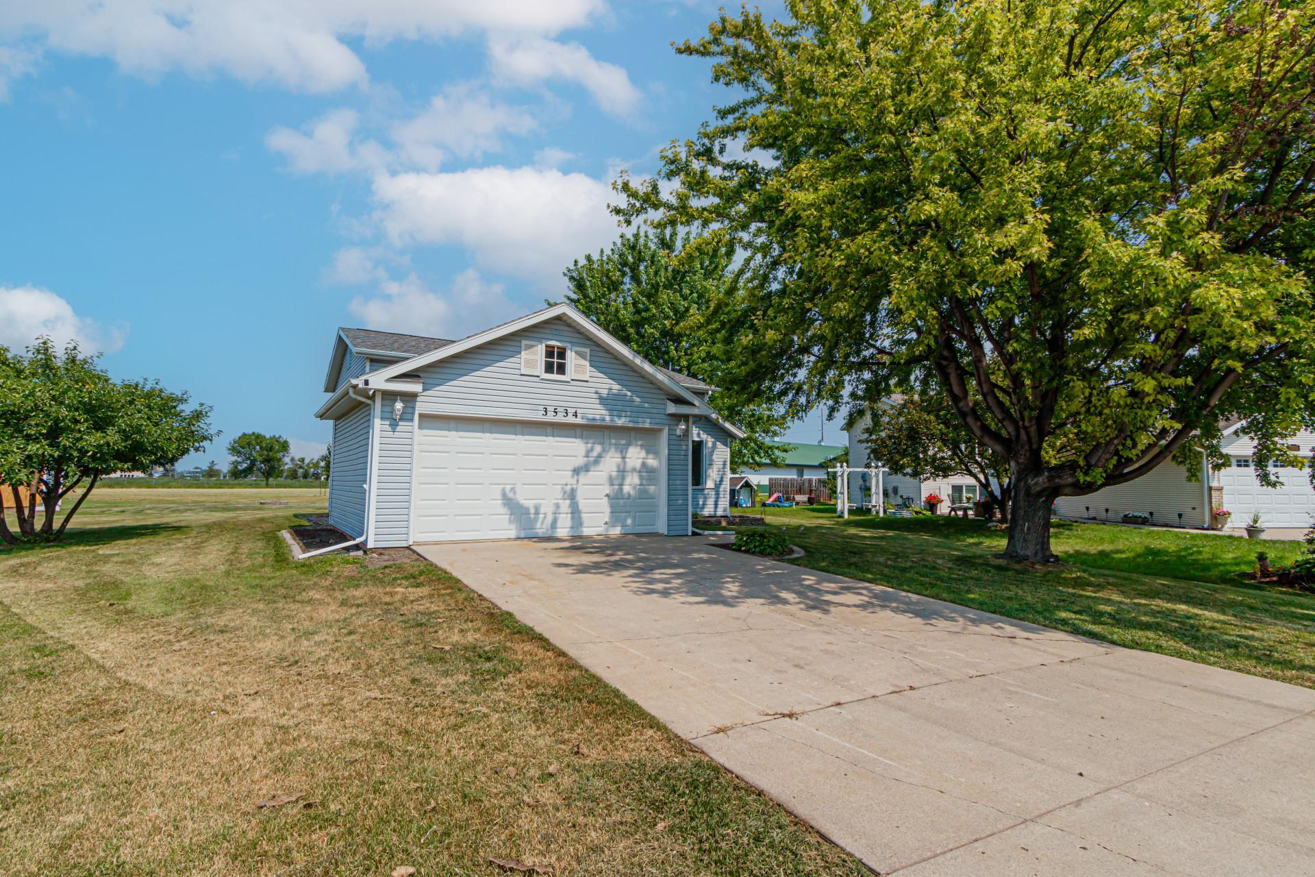 3534VillageGreenLn_47322_2.jpg