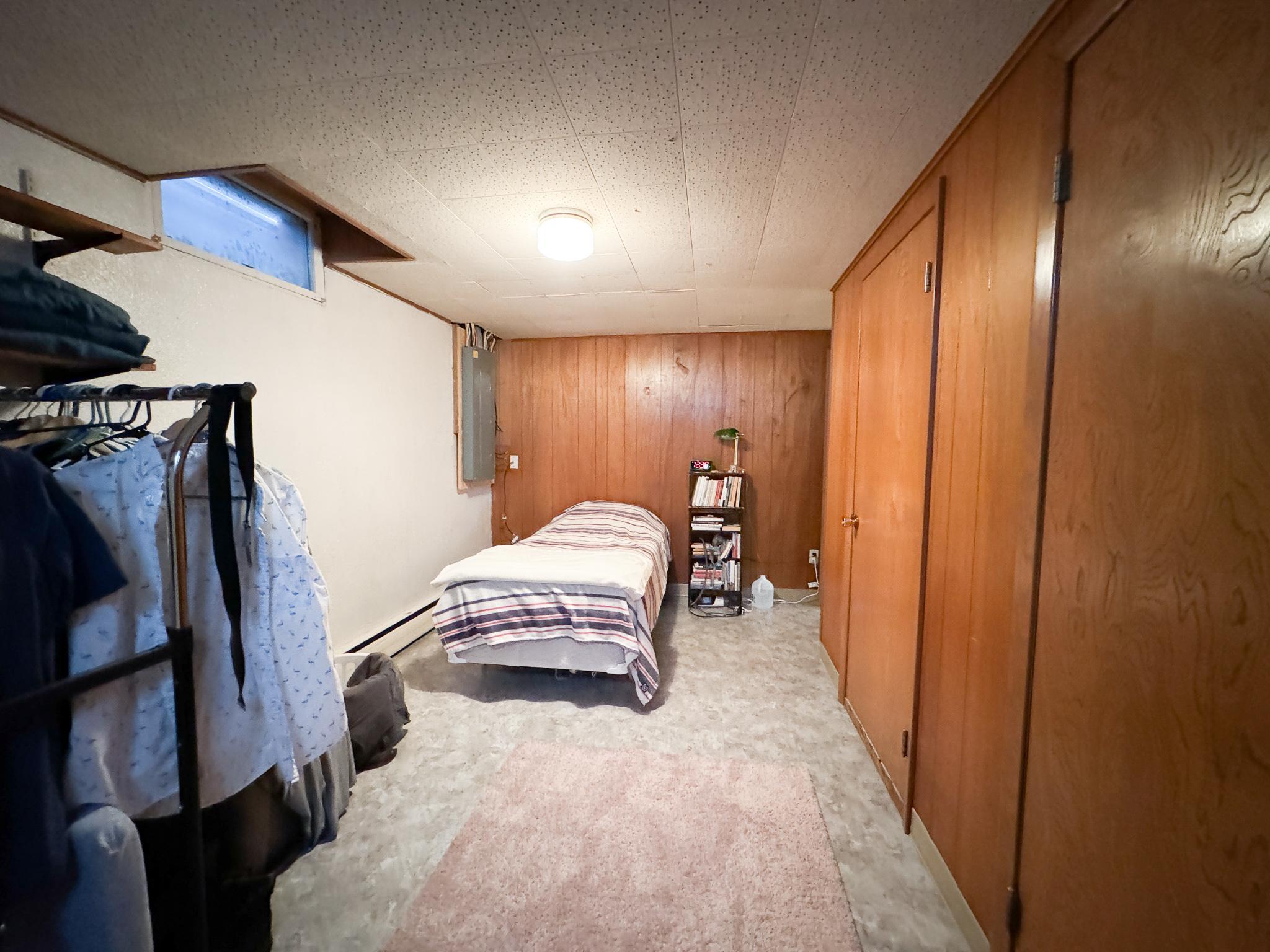 Downstairs Bedroom 1.jpg