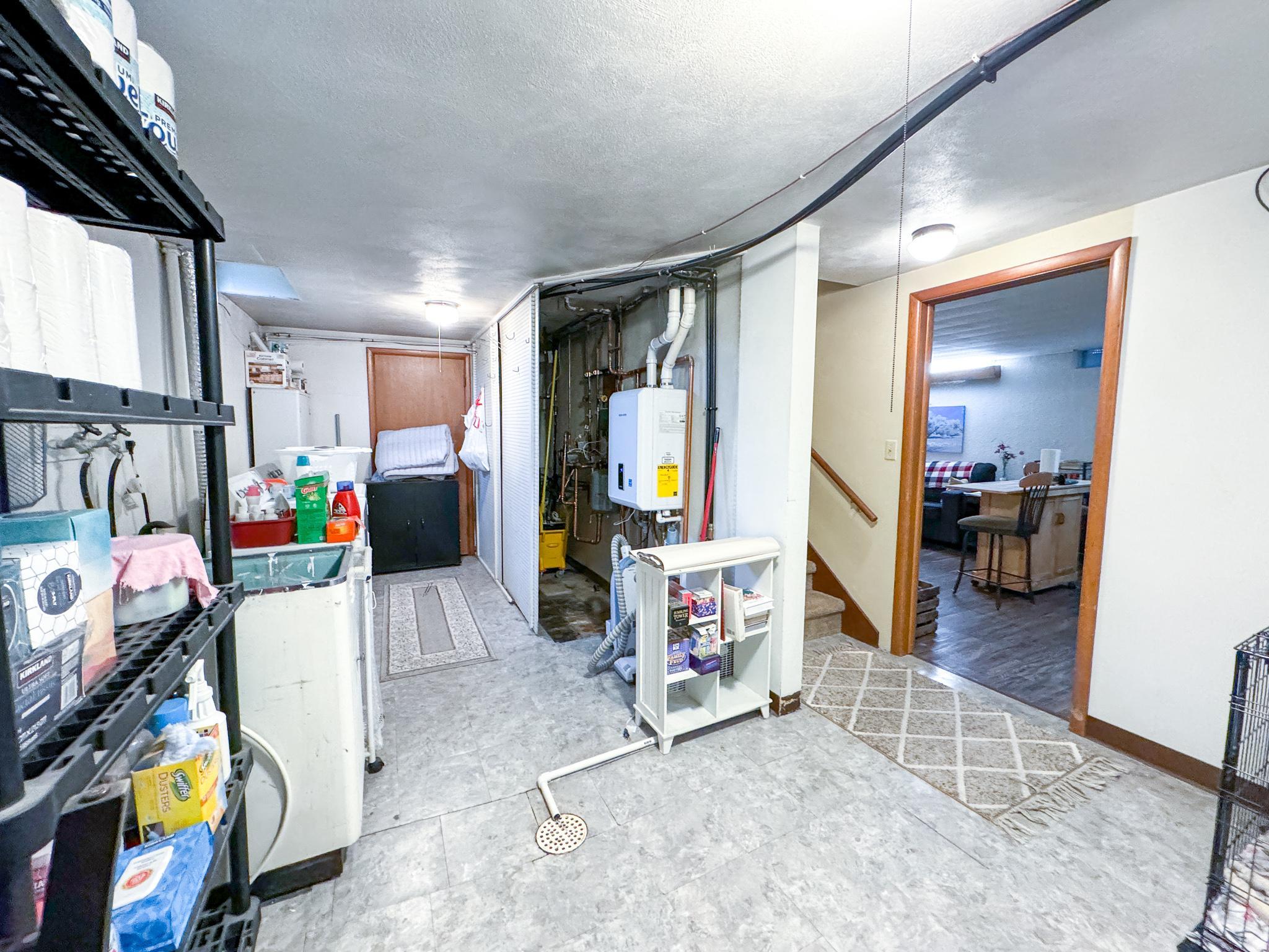 Laundry Room 1.jpg