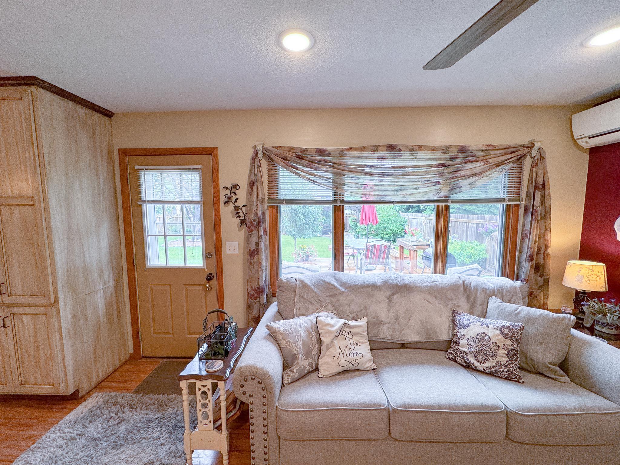 Living Room 2.jpg