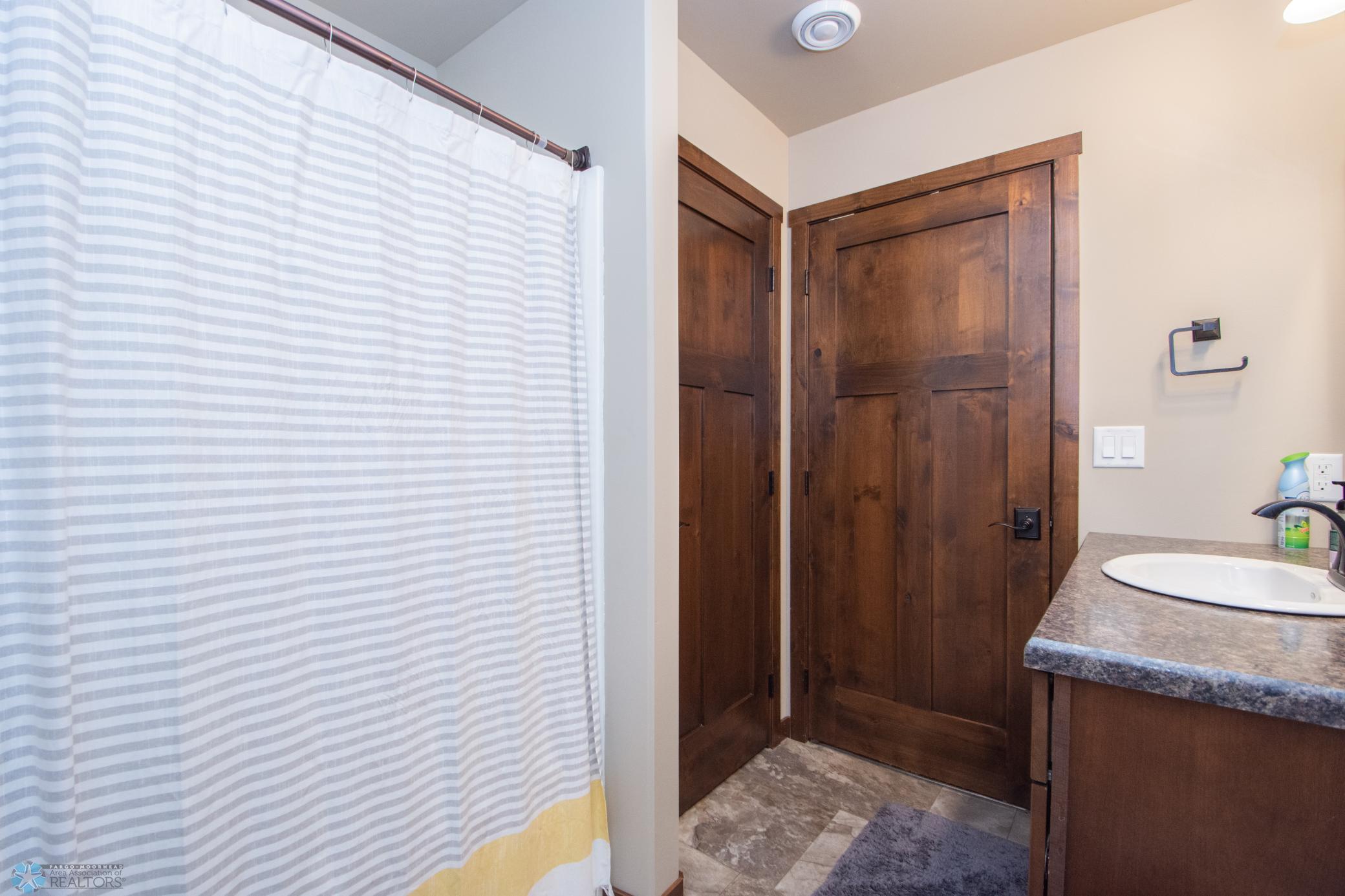 Full Bath - Basement with Linen