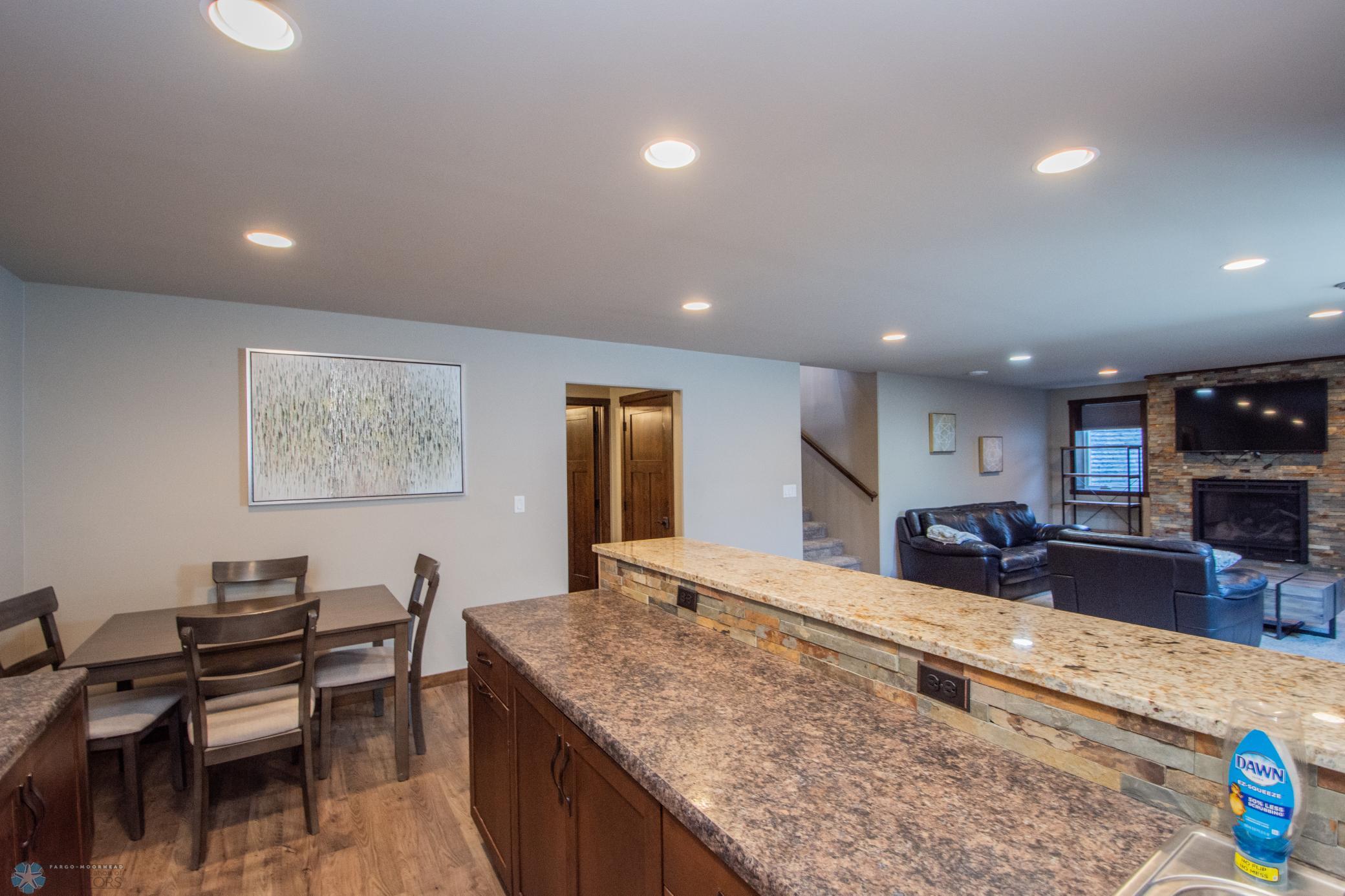 Wet Bar w/Sitting Area
