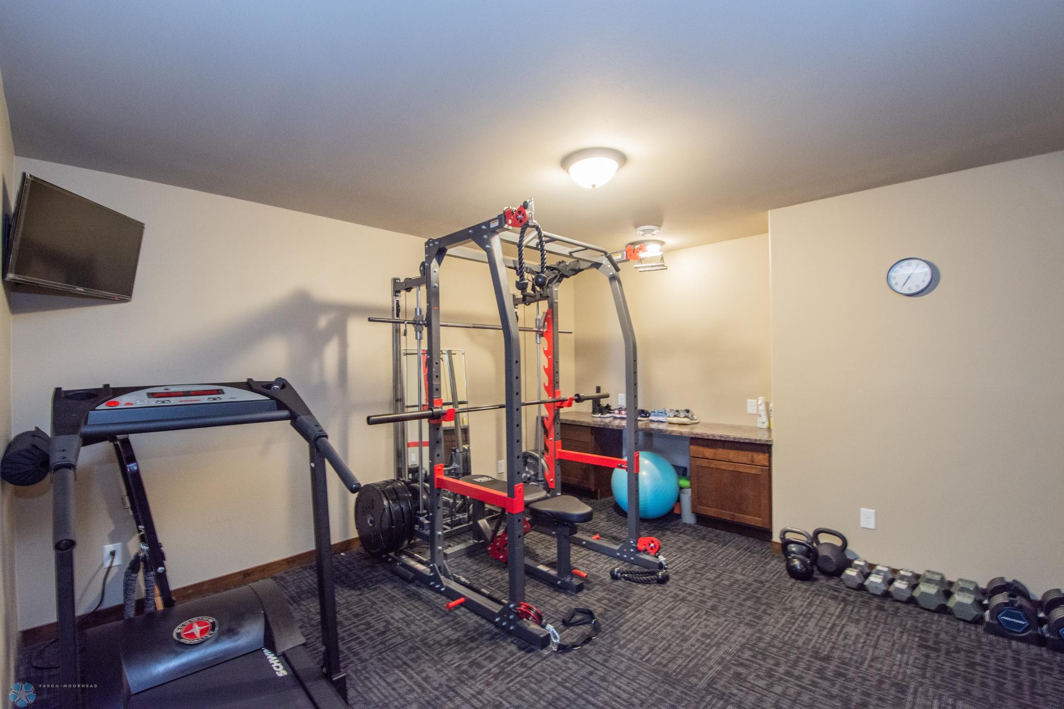 Flex Room w/Built In Desk - Basement