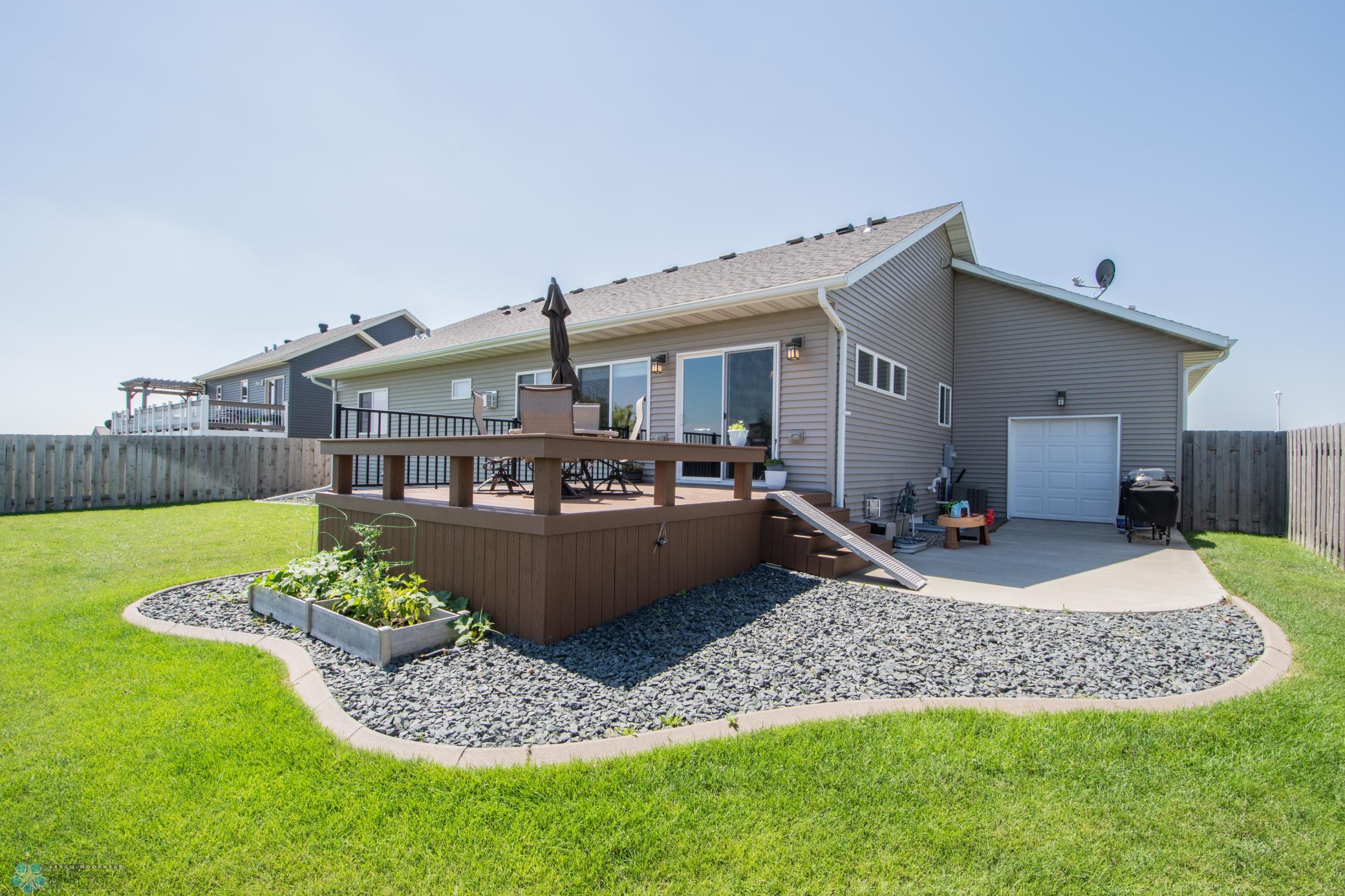 Beautiful Edging & Landscaping