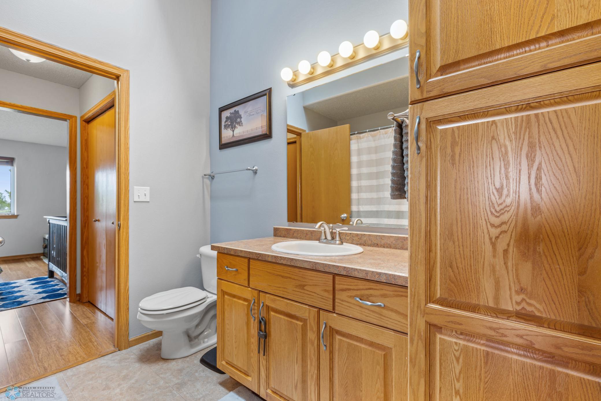 Upstairs Full Bathroom
