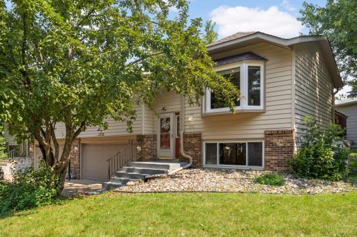 1376 Lakeside Circle, Saint Paul, MN 55123