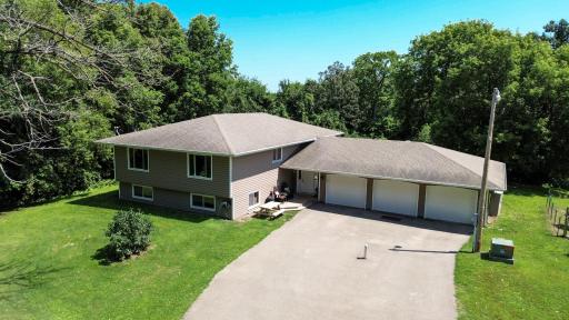 Photo for 13912 Imperial Avenue, Glencoe, MN 55336 - listing #6579289 Come and enjoy nature in this 4 bed 3 bath home on 4.74 acres.