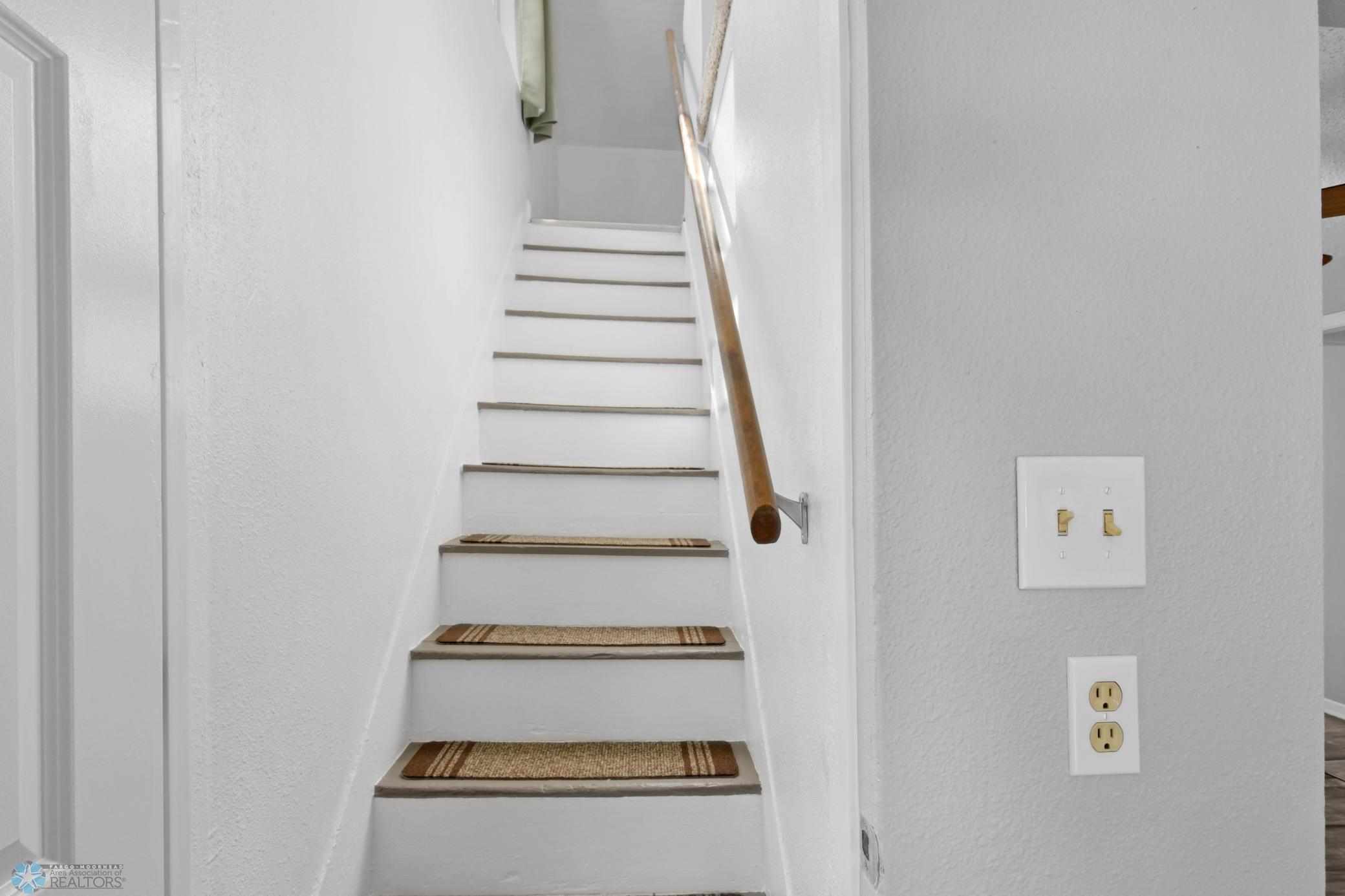 TO UPPER LEVEL