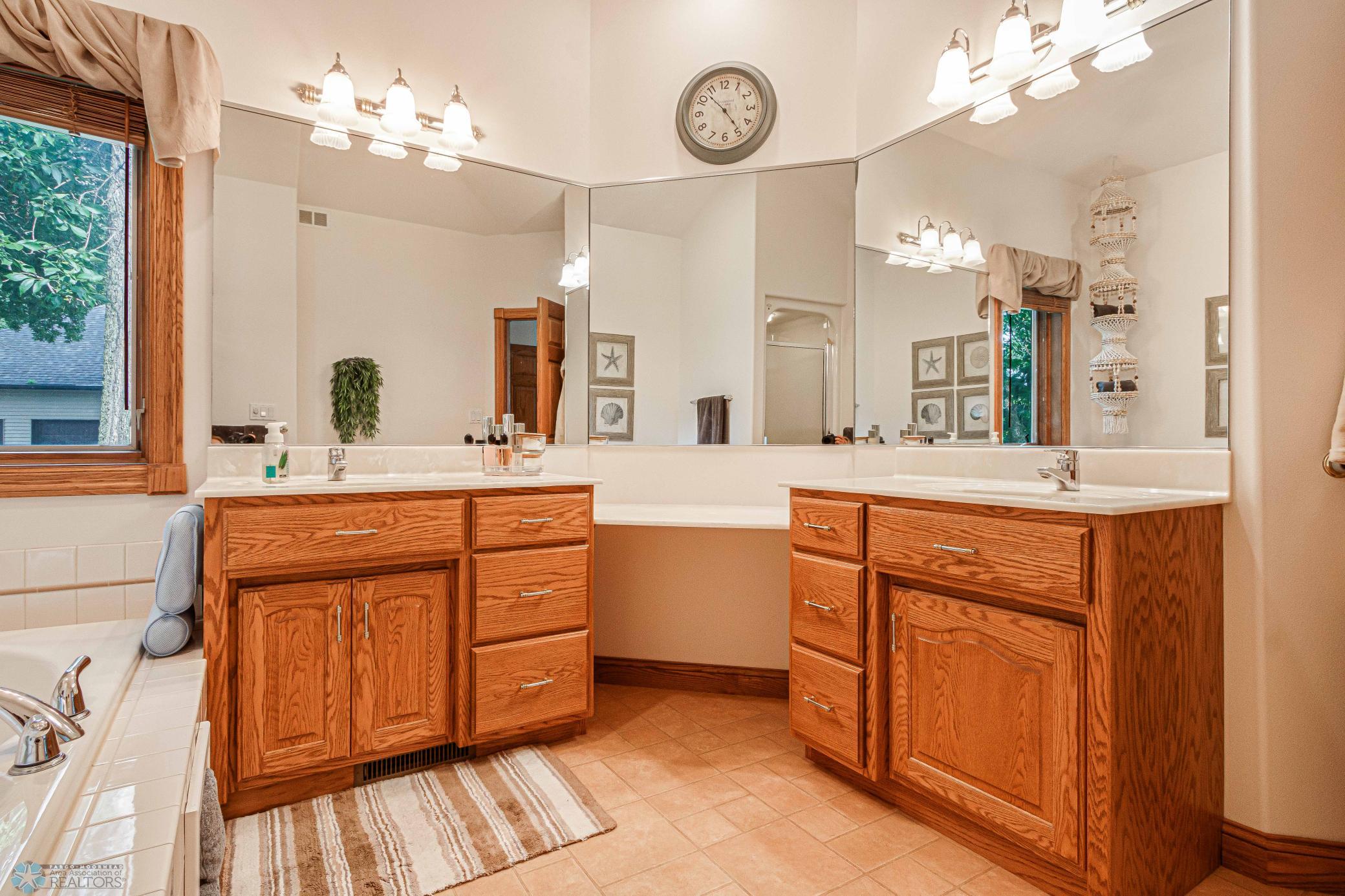 Primary_Bathroom_2.jpg