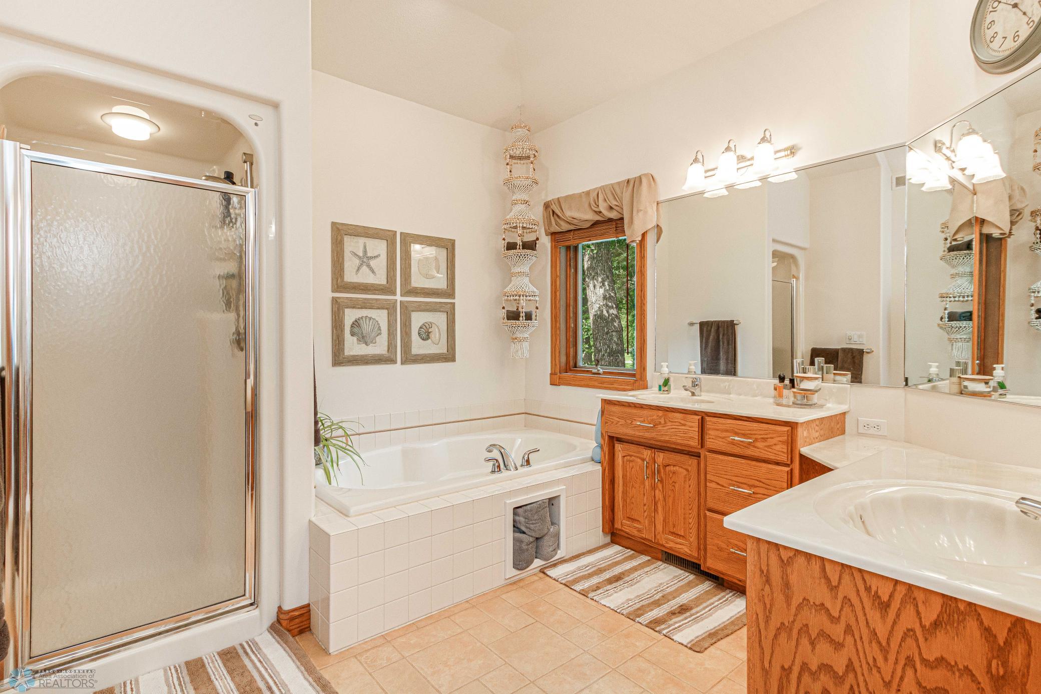 Primary_Bathroom_1.jpg
